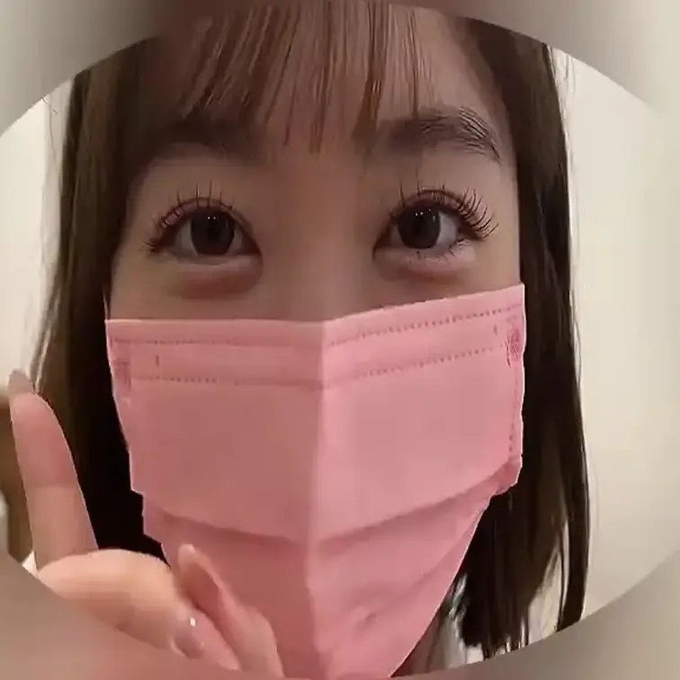 【ライブチャット】【本編顔出し】手コキとフェラが抜群にいい女　３回中出し
