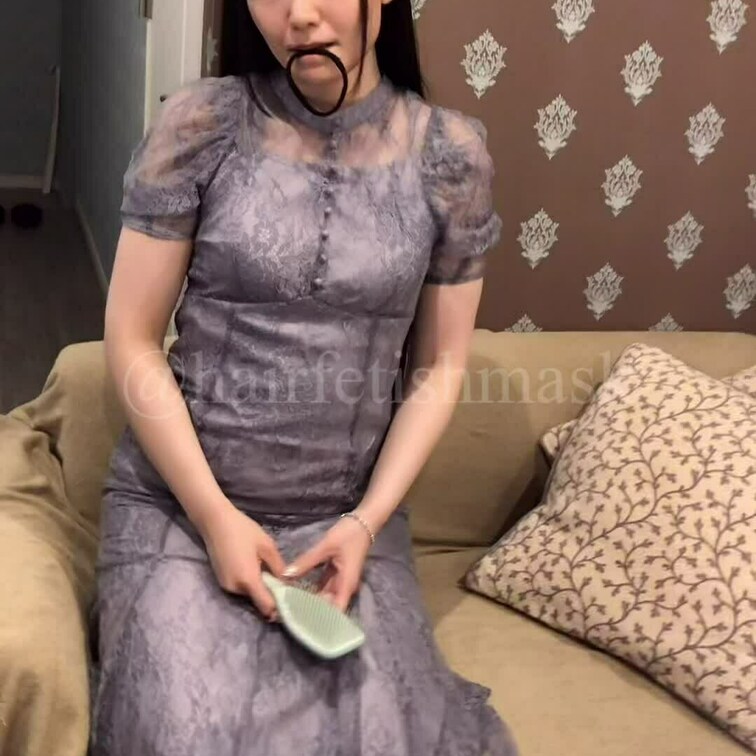 黒髪スーパーロングヘアのポニーテール動画です。