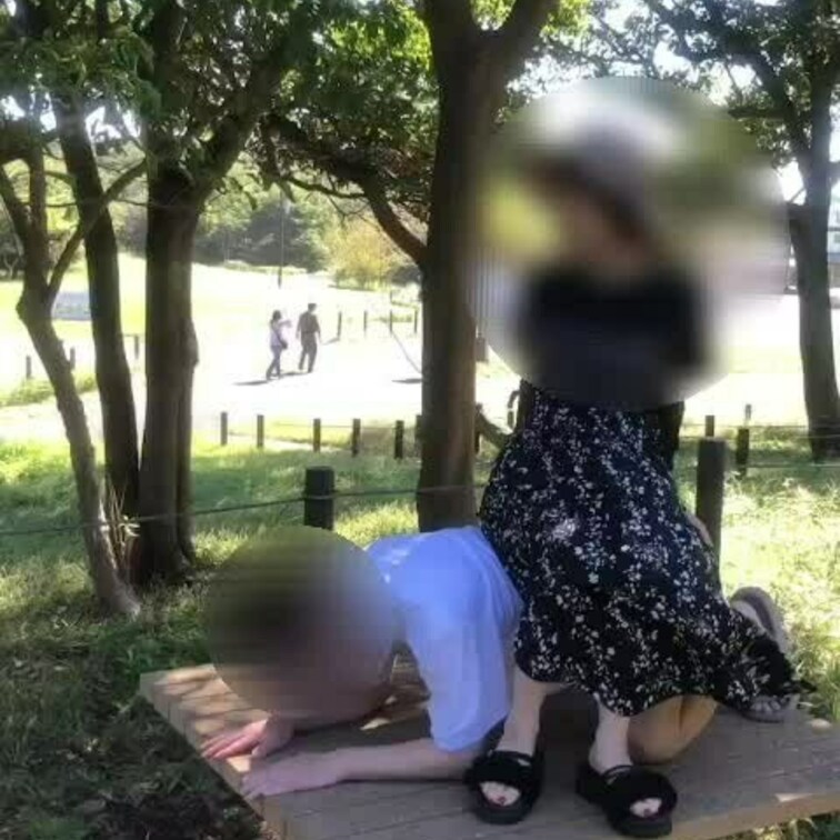 人間椅子
風が強かった。笑