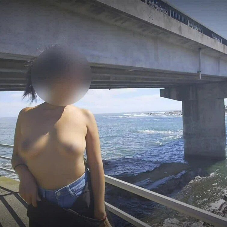 応援プラン

夏の終わりの爽やかな風を受けながら露出しながら、自分でおっぱいをモミモミ、マ◯コをイジイジしてきました