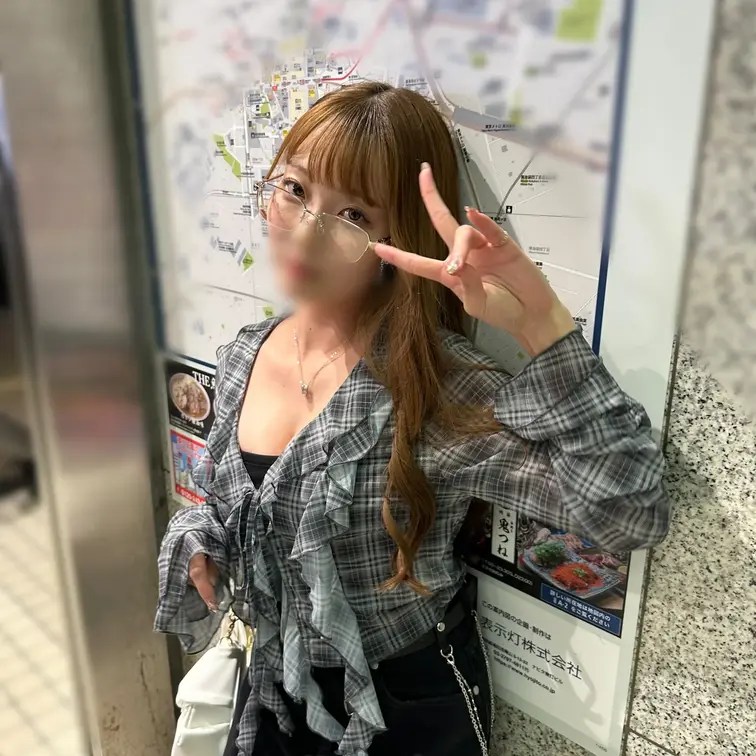居酒屋アルバイトをしてるギャルと場面でサシ飲みしたら、想像以上にスケベな展開に。
「SEXが好き」って言うから遠慮せず