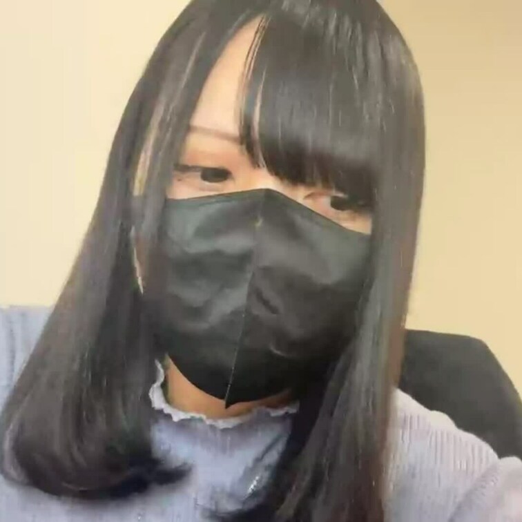 【りん 18 歳】

りんさんのライブ配信動画です
生配信 だと、1 回の有料配信を視聴すると、おおよそ平均 5,