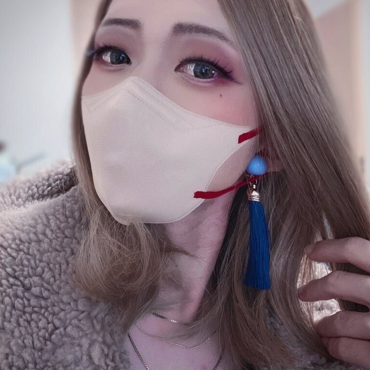 彩菜の使用済みマスク無料でもらってくれないかな❤︎
もちろん化粧や香水の香り、キスマーク付きで💋
ファンの方優先で❤