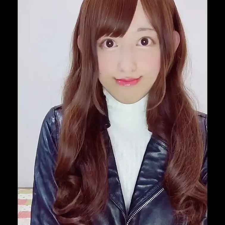レザーをちょこっとお裾分け〜ブーツとライダースジャケットをご堪能あれ&乳首いじり♪


革フェチ様の今晩のおかずにどうぞ
今回はライダースジャケットとチェックプリーツスカートの王道ファッション

柔らかい質感と革特有の軋む音といやらしい光沢感が最高の一品です

私の持っているレザーアイテムを革フェチの皆様と一緒に堪能するために動画投稿はじめました

注意：あくまでレザーアイテムがメインなので女装は低レベルです。服を際立たせるための手段として初心者なりに頑張っていますのでおおめにみてもらえると助かります。