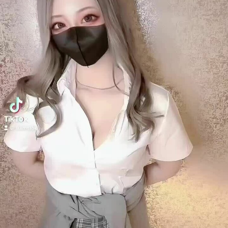 1番初めに撮った動画。スマホに向かって踊るの恥ずかしいw#ギャル  #コスプレ  #制服  #成人 