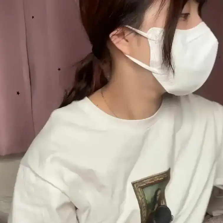 【みれい 20 歳】

みれいさんのライブ配信動画です
生ライブ配信だと、1 回の有料配信を視聴すると、おおよそ平
