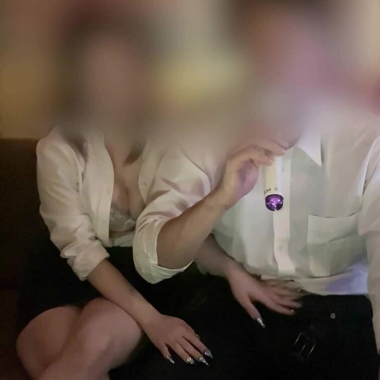 人気の手コキカラオケとやらをやってみました…。

途中から気持ち良くなって歌えなくなっちゃってる先輩が可愛くてもっと