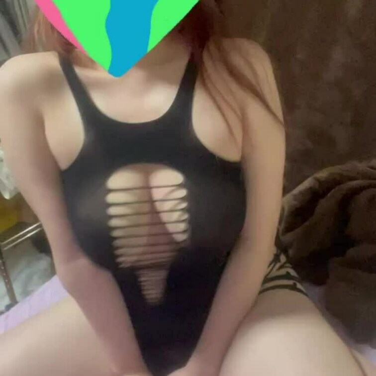 騎乗位みたいな格好でおっぱいぷるぷるさせてみました