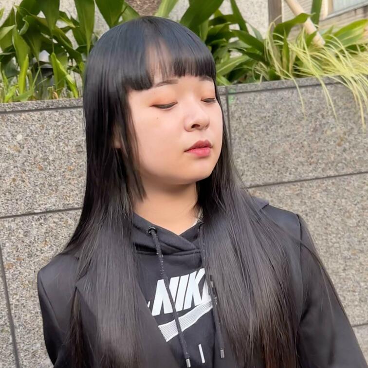 #127【RINKA 21歳】
今回ストリートスナップに協力してくれたのは、黒でまとめたモード系コーデがオシャレなRI