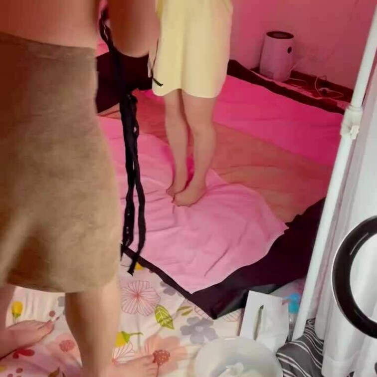 さて、新シリーズ開始です。
この動画は私が仕事中に妻が1人でリンカンサークルに行って、リンカンされて帰ってくるというも