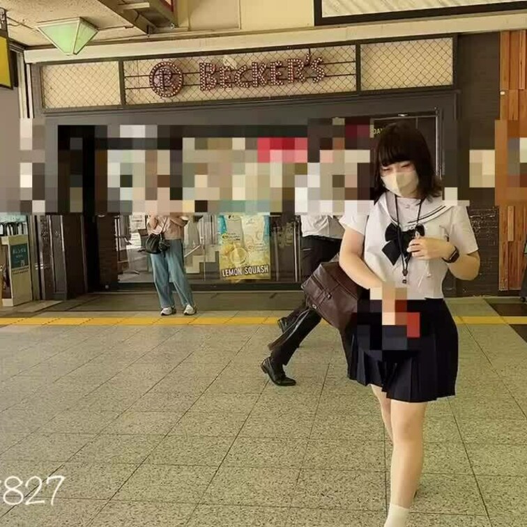 🍎制服コスデート♡パ○チラ🍎

制服でデートしました。
○ンチラ盗○風動画です🍎
