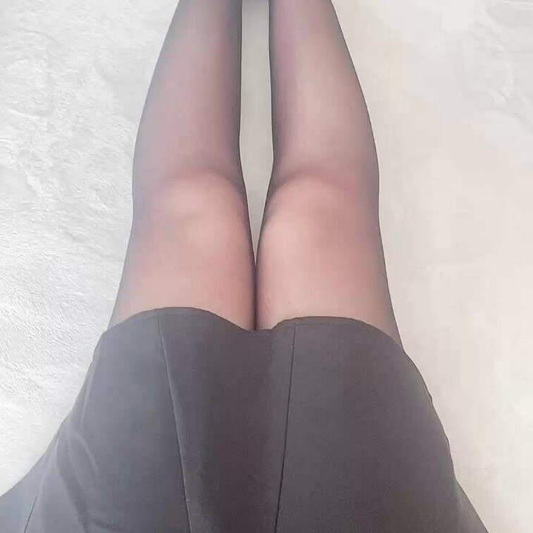 黒ストッキング✖️太もも♡