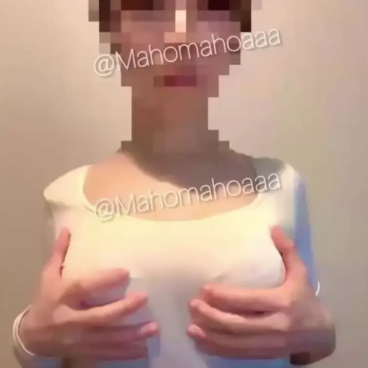 机の上に乳首乗せてアヘ顔白目チクニー🤍