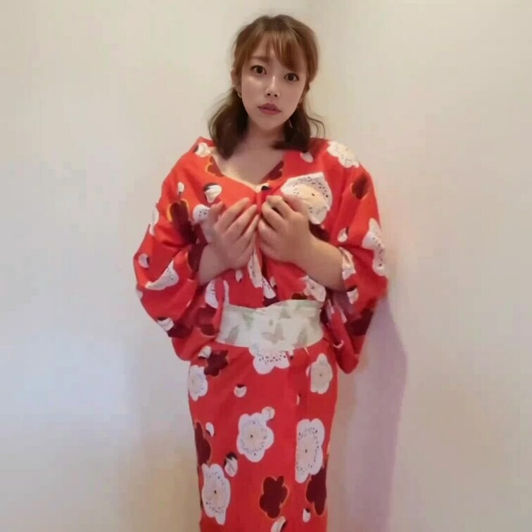 見てくれてありがとうございます♪最後に明日8月27日20時からmyfansの全プランを開放します🌷楽しみに待っててくださ