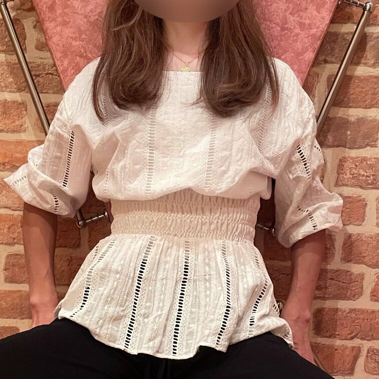 みなさん今週もお疲れ様でした！
良い土日をお迎えください♪
○○○束椅子に縛り付けられる前の着衣妻です♪
来週の投