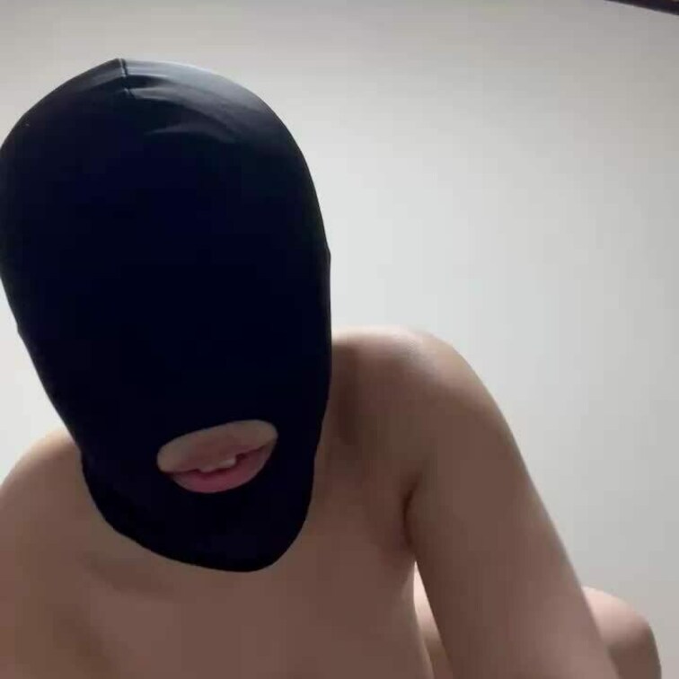 彼女の騎乗位前か後ろどっちが好きですか？
前だとおっぱいの揺れが堪能できて
後ろだとでかいお尻見れるので両方見れる体