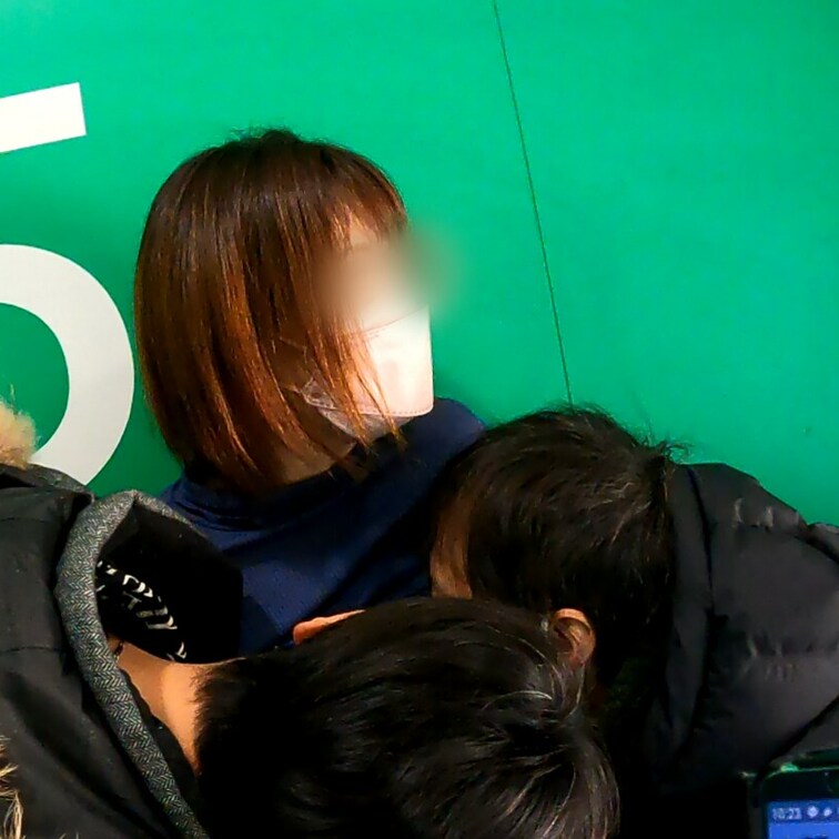 2月末にリリース予定のもう１作品。
スレンダー人妻　野外フェラ抜き４Ｐ企画の一部です。

値段は、こちらは3200