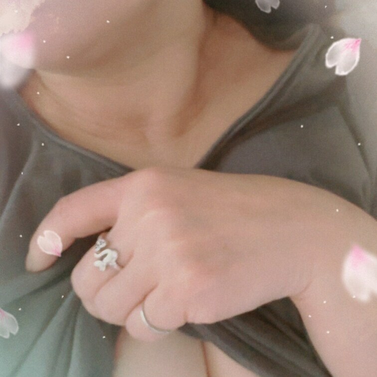 今朝の寝起きパイ☆彡

ちょっと首寝違えちゃって痛いです(;・∀・)
まさか…昨日の…あの仕業…？
（なわけｗ）
