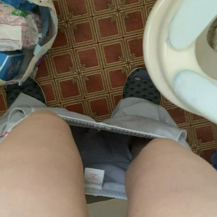 ［pee］たっぷりおしっこして、トイレの中も見せちゃいます🥰❤️

I will pee a lot and sho