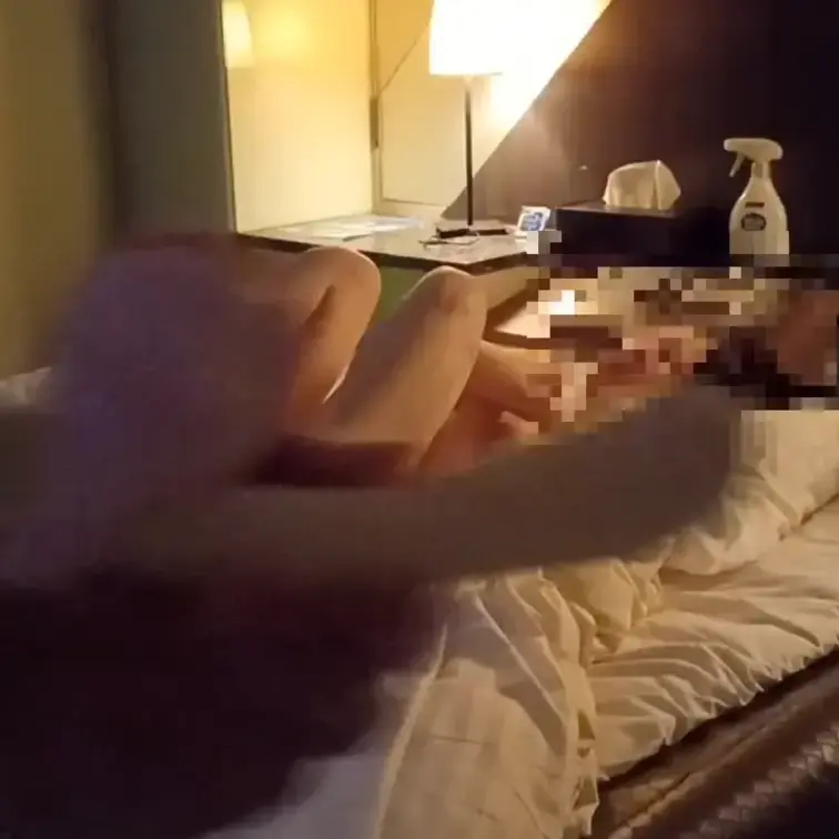 いろんなおもちゃ攻めでエビ反り
お泊りセット一杯のカスレ声で限界のお姉さん5

ローター中に挿れで電マで蓋。足を曲