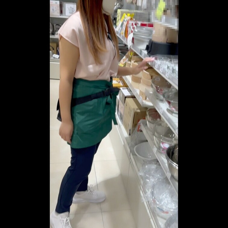 本編チョイ見せ☆
本編は単品販売から→
店員痴かん!Gカップの爆乳おっぱいをいっぱい遊んできちゃいました【おっぱい痴