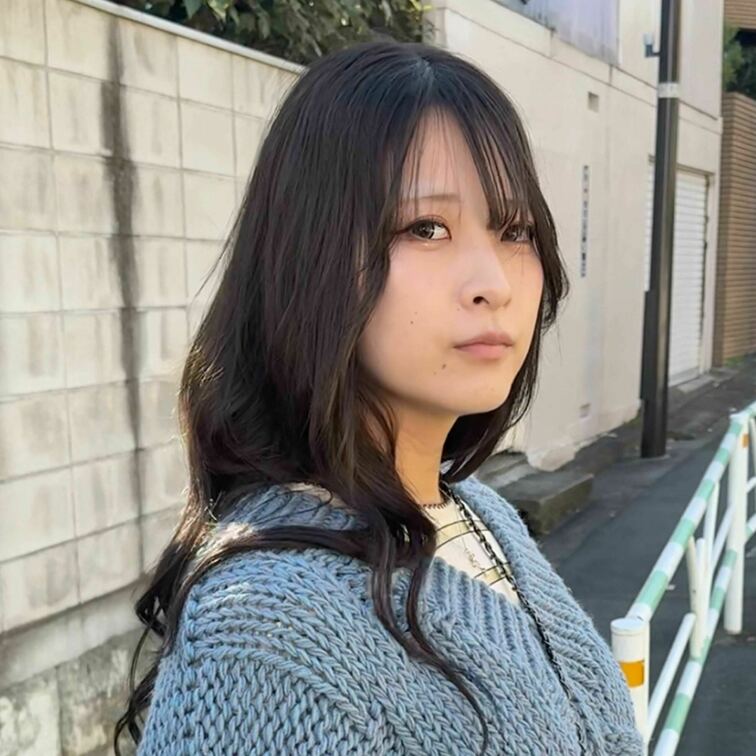 #234【NAGI 21歳】
今回ストリートスナップに協力してくれたのは、セーターを使った個性的なコーデがお似合いのN
