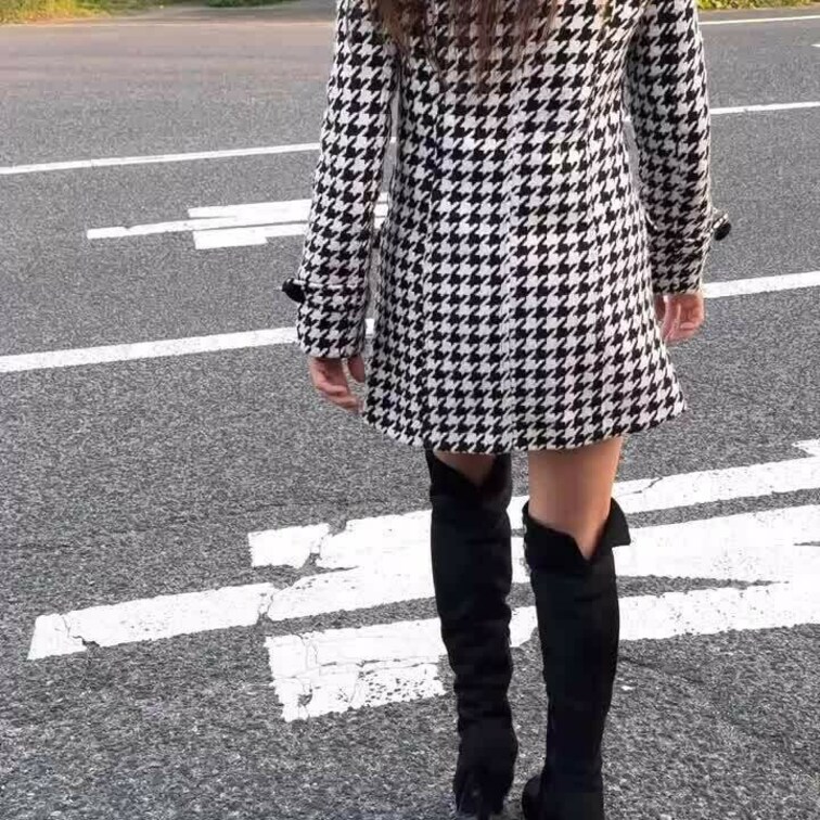 紅葉の時期に撮影した動画です😊
広い一本道での露出散歩です😍

もし、人が来たら逃げられないね🤣