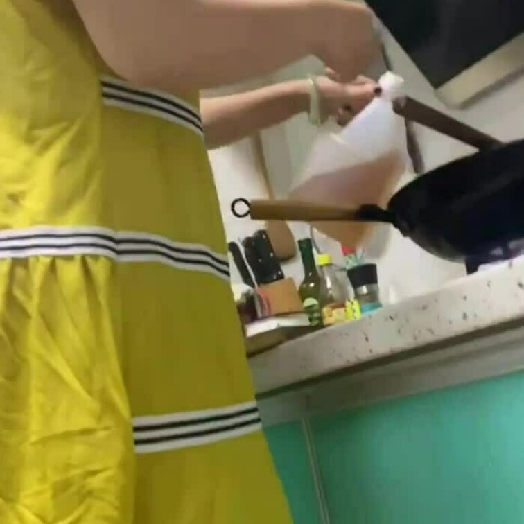冷蔵庫の残り物で！
今日も迷作が生まれる予感🤣💕