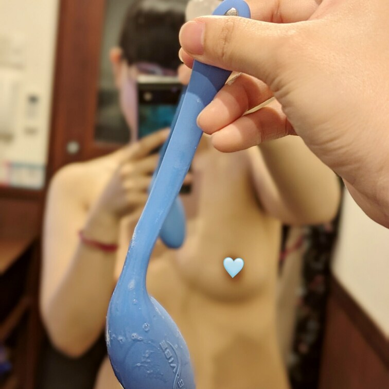 さっき撮影し終わりましたー🫶
満喫の個室カラオケで露出嬉ションおな、編集でき次第投稿します！