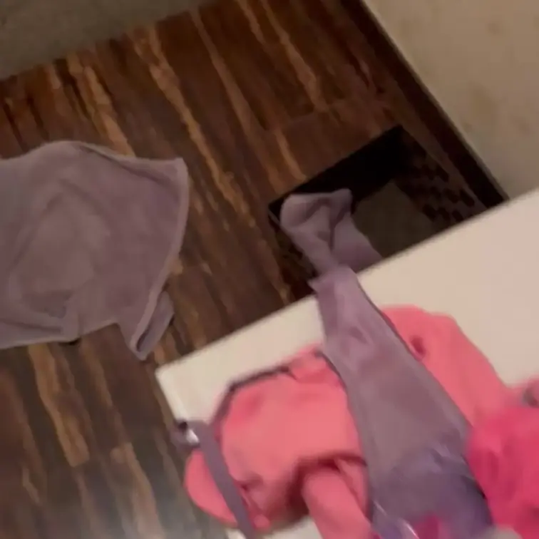 妻の寝取らせ2025

シャワー中の会話を盗み聞きしているだけの動画です。
「彼女って事でいい？」と聞かれている妻