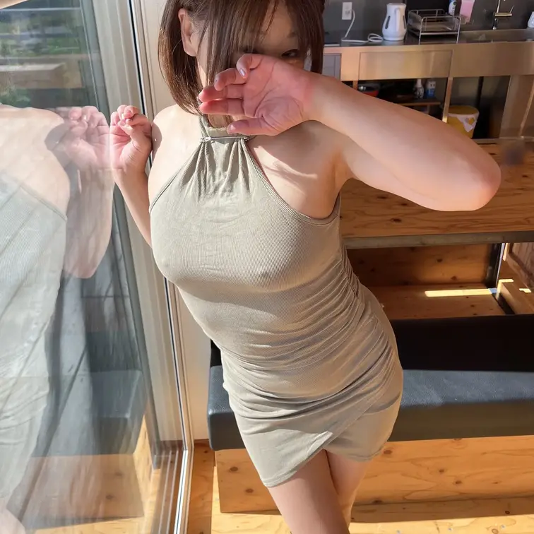顔、、隠して、、
胸ポチ、、隠さず、、、
なーんて、、うふ。