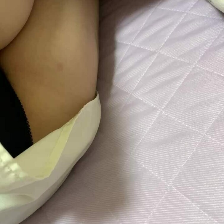 素人熟女看護師です。かなり、エロエロです。興奮状態で、手マンしてやると、潮吹きまくりで、大変です。毎日、セックスやりたい