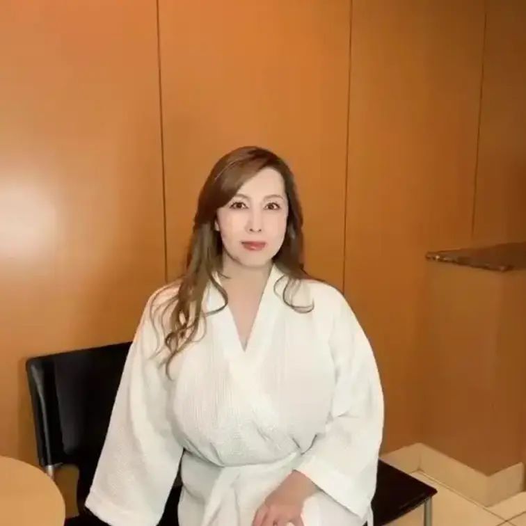ガウンの中はヒミツ♡