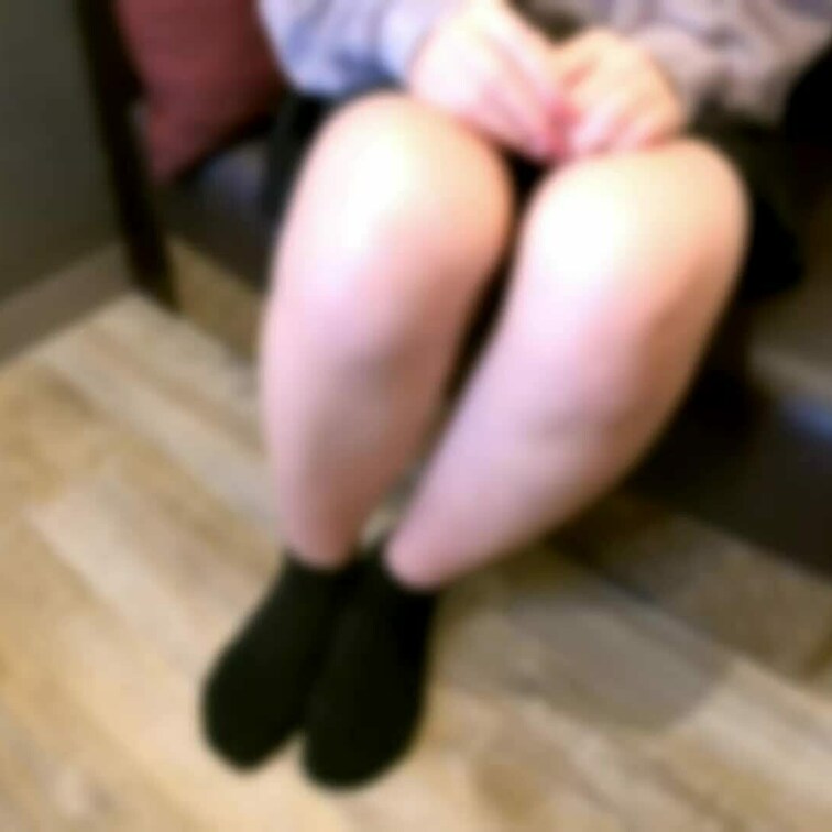 今回の出演者は、彼氏無し、エッチもご無沙汰なGカップ、２２歳のフリーター。

お気に入りのピンクのサルートを着衣して