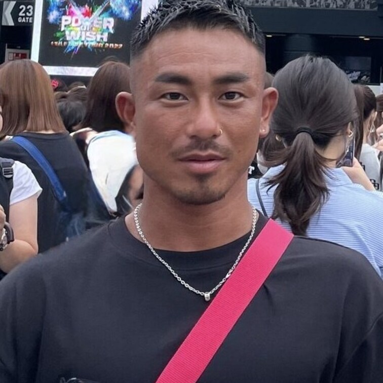 ひぃちゃんの公開動画: 大好評中の色黒髭マッチョ4児パパさんと👨❤️ 顔出し許可のジムトレーナー色黒髭マッチョのパパさん主観映像第2弾です🥰 まるでマッチョパパさんに抱