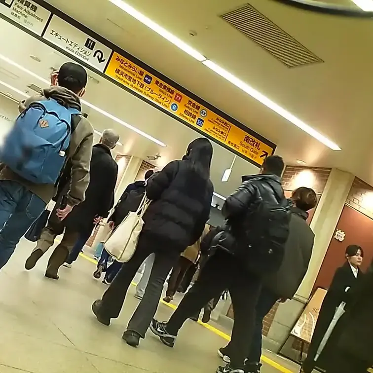187人目(約12分23秒)
2人組 ダブル黒
2人とも黒パンでしたが激ミニスカートすぎてかなりシコかったです。めちゃくちゃ追跡してしまいました
ムチ尻がたまりませんでした
