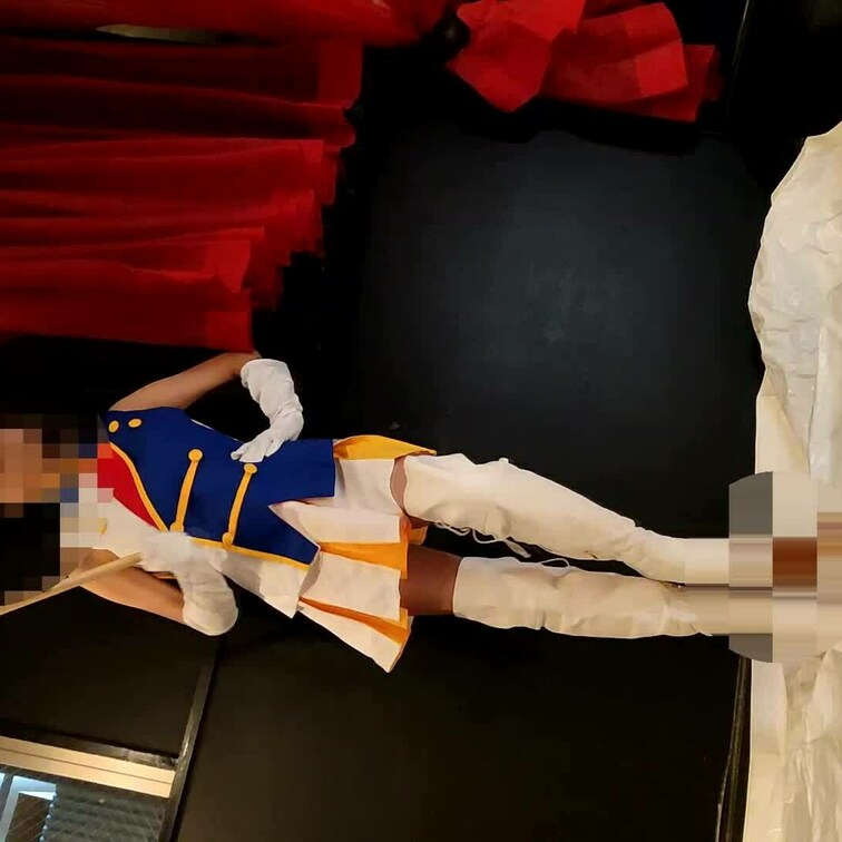 めいちゃんのカラーガードコスプレでフードCRUSH
今回のめいちゃんは、映画をみながらリラックスして、カラーガード隊の