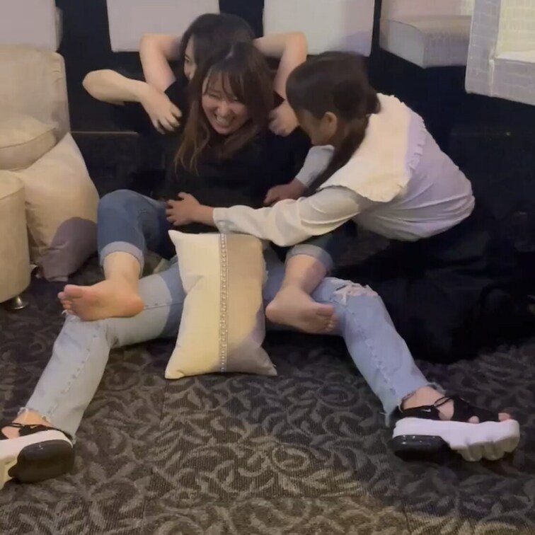 皆様いつもご購入ありがとうございます☺️
今回のくすぐり動画はこちらです👍

是非見てあげてくださいね(  ˆОˆ
