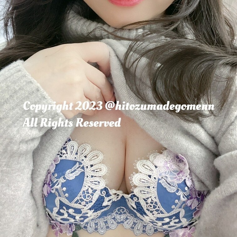おはよ🌷
ちょっぴり気だるい仕事の土曜日はお気に入りのサルート身につけて💙
最近少しカラダ絞れてきて嬉しい💕💕