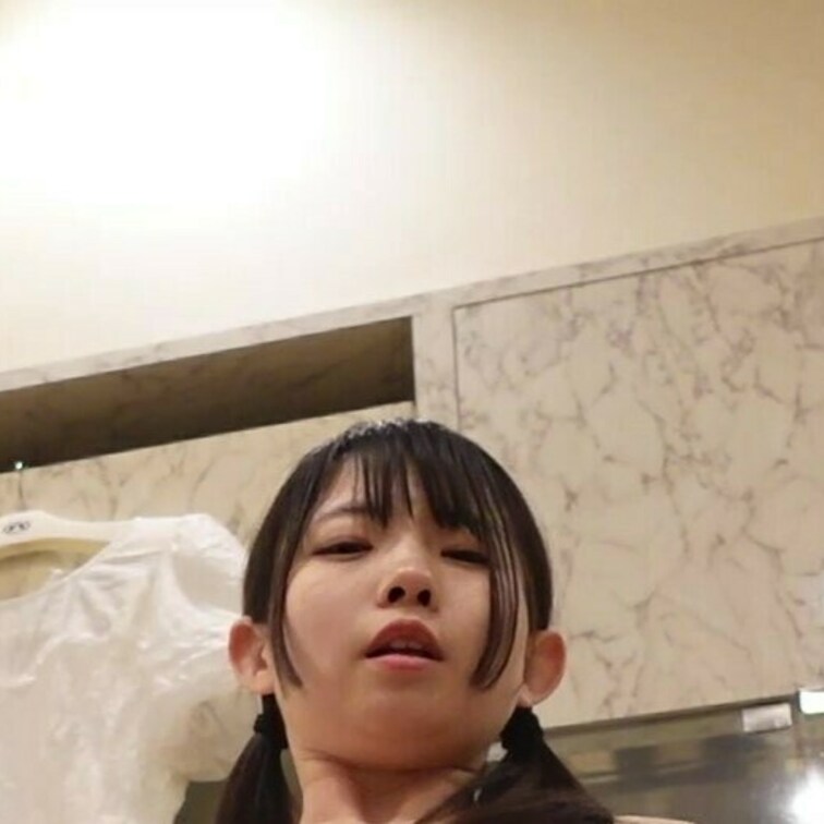 ⚠️【豪華VIP見放題∞】プランに含まれています。

ガラステーブルにディルドを付けて、オナニーします。