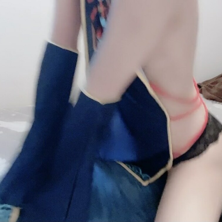 キョンシーの格好ってえっちだよね👻
今回はコスプレをして「ぬいぐるみに腰振りオナニー」しちゃう...

かなりえっ