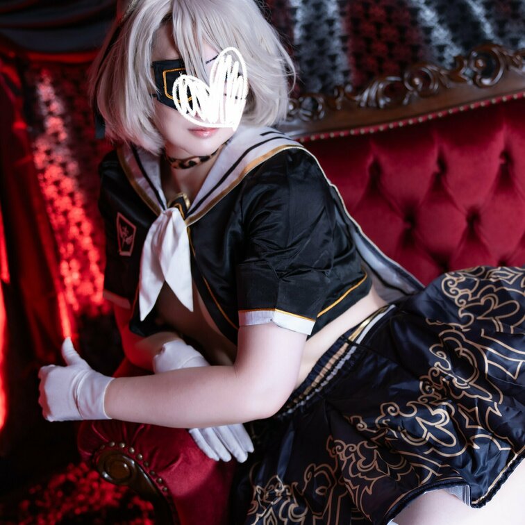 制服2B、似合ってますか…?