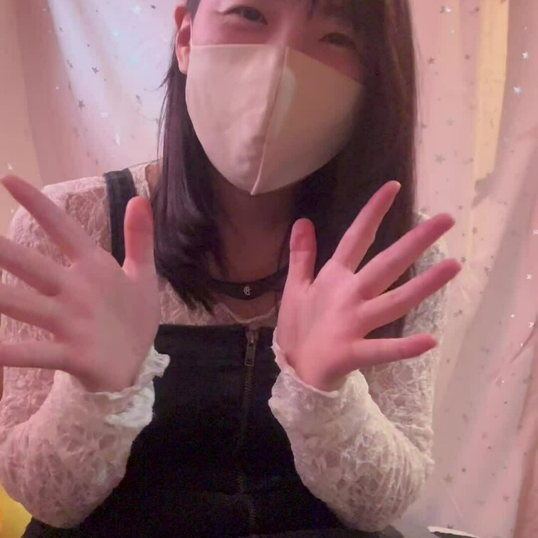 めぐみんフェチさん限定動画✨
お出かけ前にお支度中のめぐみんをお届けいたします！

タイツ好きさん、
脚フェチさ