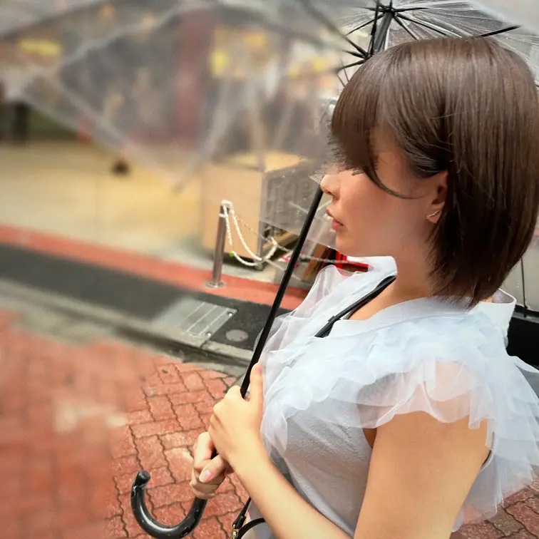 友達の妹（19）と密会えっち。
前日からマ○コ濡らして待ってた甘えん坊の変態さんに、
親友の顔思い浮かべながら中出し