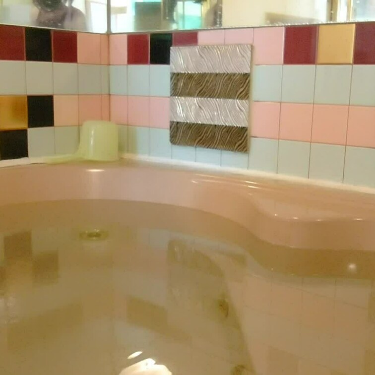 濡れピタ競泳水着でもっこりくっきり見せつけ！&ザーメンローションぬりぬりオナニー💓