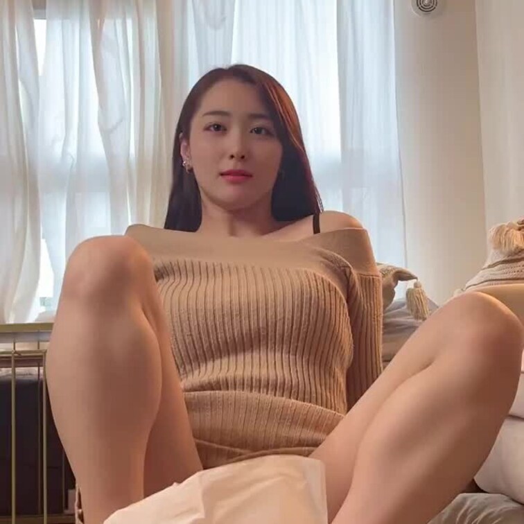 10万人以上にみられて警告きた動画再UP🥰
もっと大胆な動画あげたい気分〜！今日の夜あげよかな、、