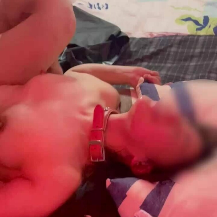 女の人の腕ぐらいの巨根がゆうのナカをえぐります。
大きすぎて骨盤の中がパンパンになる様な感じらしいです。

#人妻