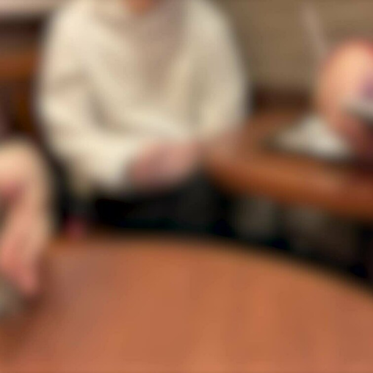 喫茶店で軽く打ち合わせしてからホテルへ。。。

私的には早くホテルに行ってセックスしたいんですけどね。。。