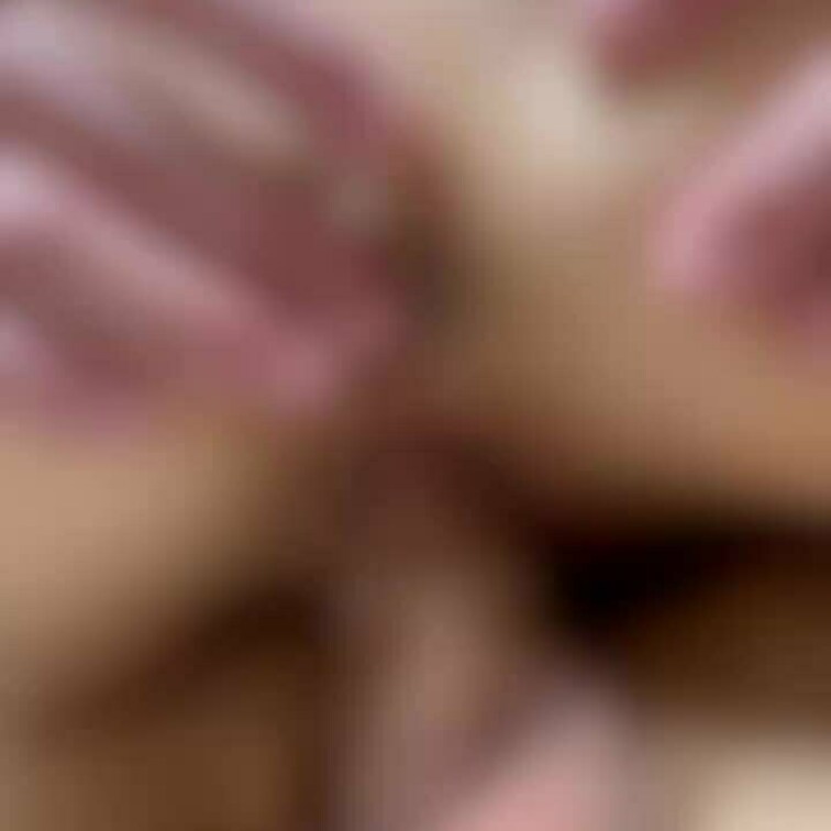 妻の5Ｐ動画です。
膣奥まで突かれながら
念入りにアナルのマッサージを受けフォロワーさんのリクエストである同時挿入に
