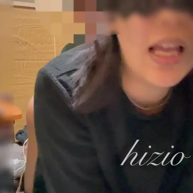 義◯部屋フェラ続き❣️
前回に続き電マ責めで弟である私に対して、寝取らせ癖をくすぐる言葉を言わされイかされた後にフェラ